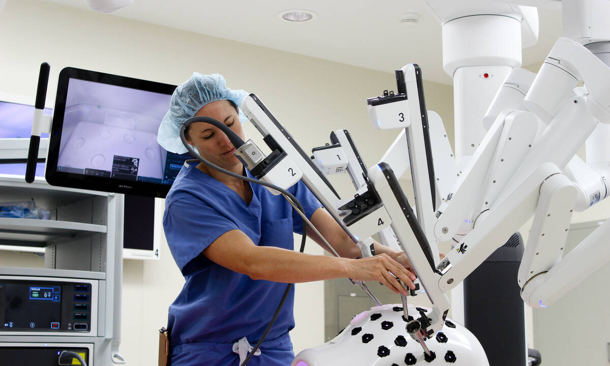 122 2017 Davinci Robot Set Up 14