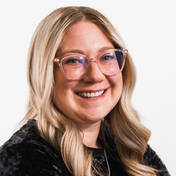 Molly adami headshot 2