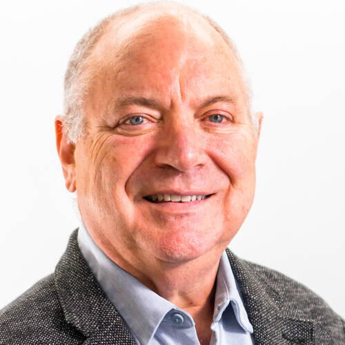 Thompson headshot social 1